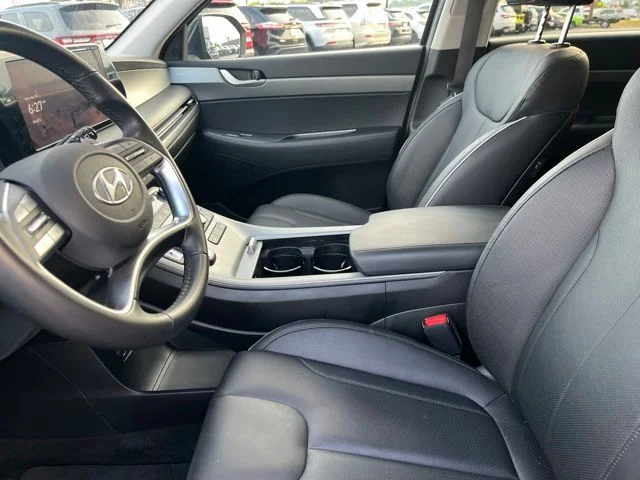 Used 2025 White Hyundai SEL image 9