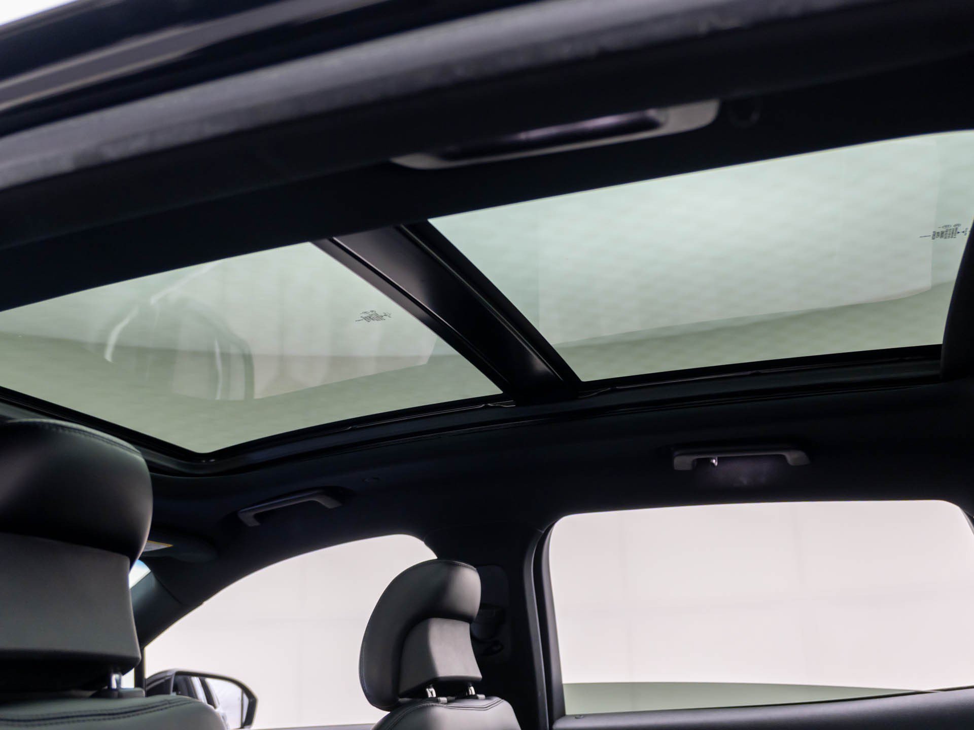 Used 2019 Black Lincoln Select image 18