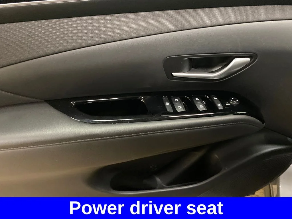 Used 2023 Silver Hyundai SEL Convenience image 9
