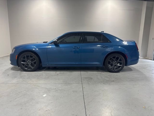Used 2020  Chrysler Touring image 10