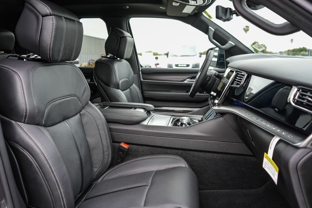 New 2026 Gray Metallic Jeep Summit Obsidian image 18