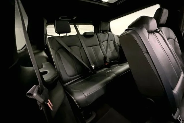 Used 2023 Diamond Black Crystal Pearlcoat Jeep Series II image 32