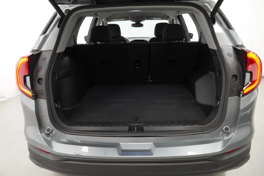 Used 2024 Sterling Metallic GMC SLE image 26