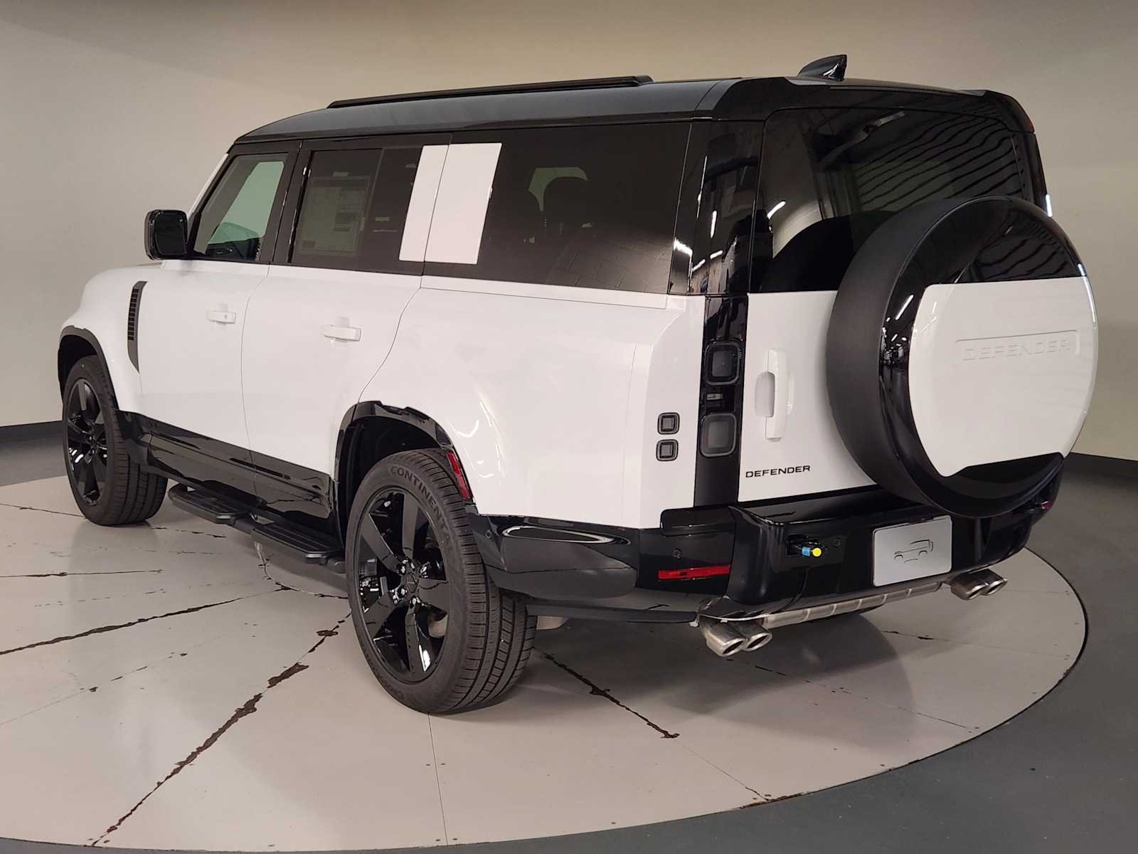 New 2026 Fuji White Land Rover V8 image 6