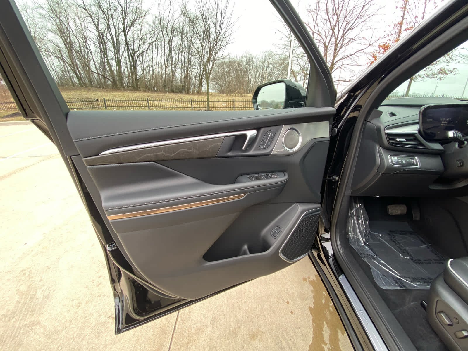 New 2026 Ebony Twilight Metallic Buick Avenir image 10