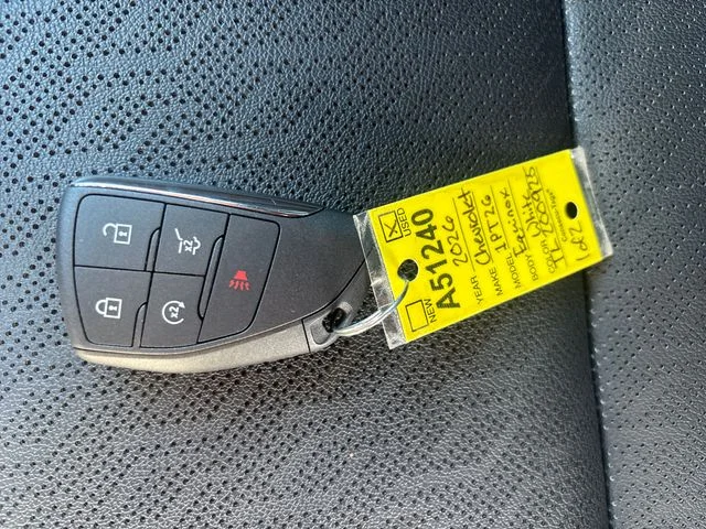 Used 2026 Summit White Chevrolet LT image 34