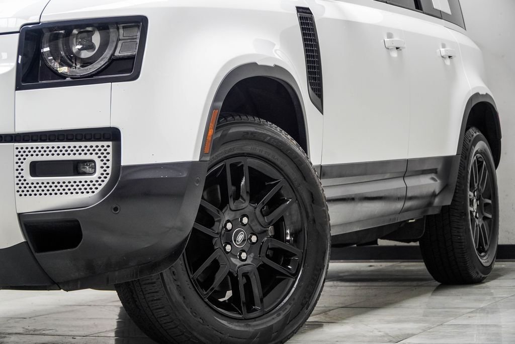 Used 2025 White Land Rover S image 3
