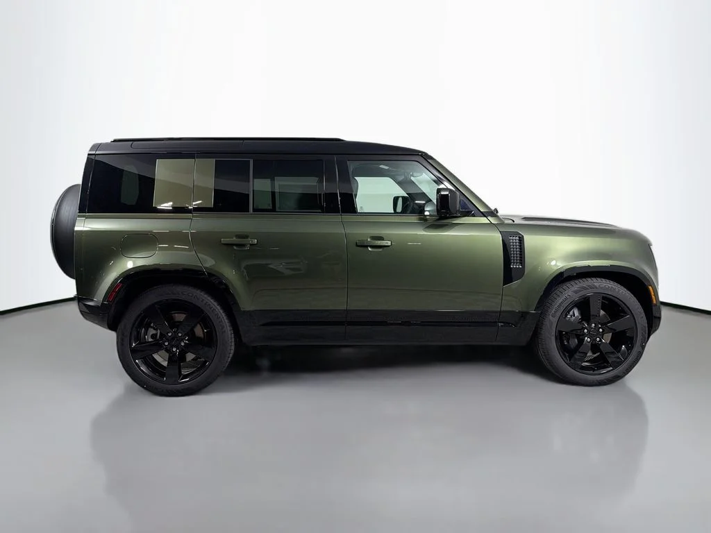 New 2026 Woolstone Green Metallic Land Rover X-Dynamic SE image 4