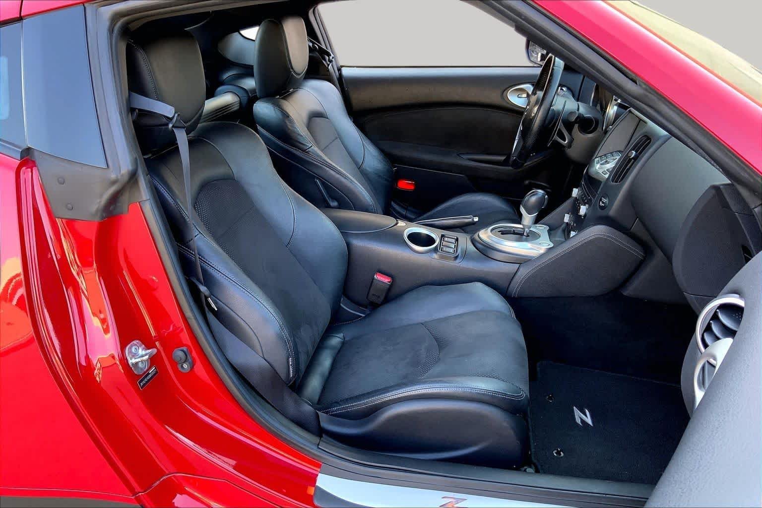 Used 2016 Solid Red Nissan Touring image 9