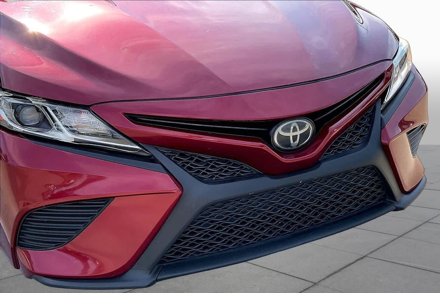 Used 2018 Ruby Flare Pearl Toyota SE image 29