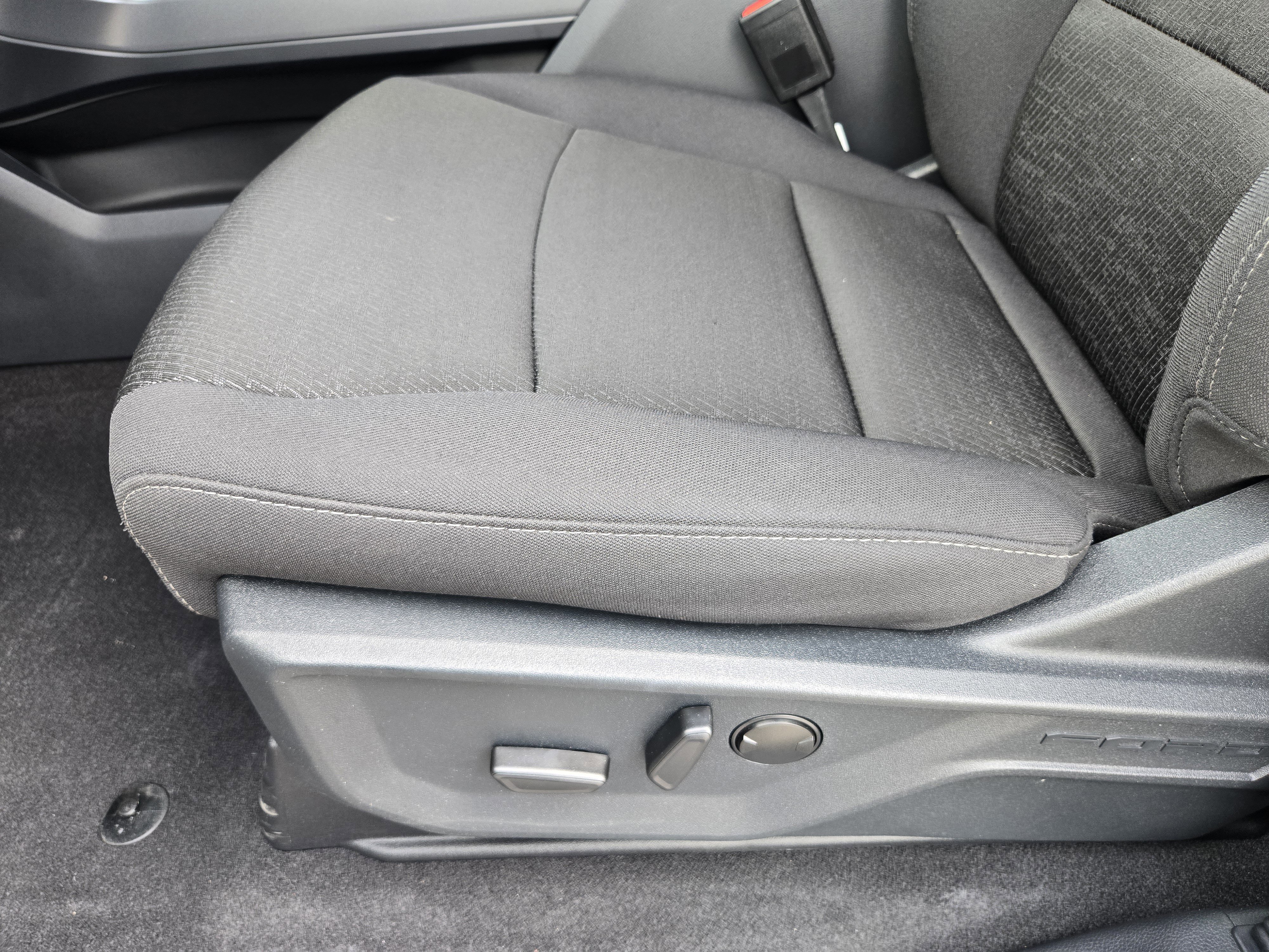 New 2026 Carbonized Gray Metallic Ford XLT image 16