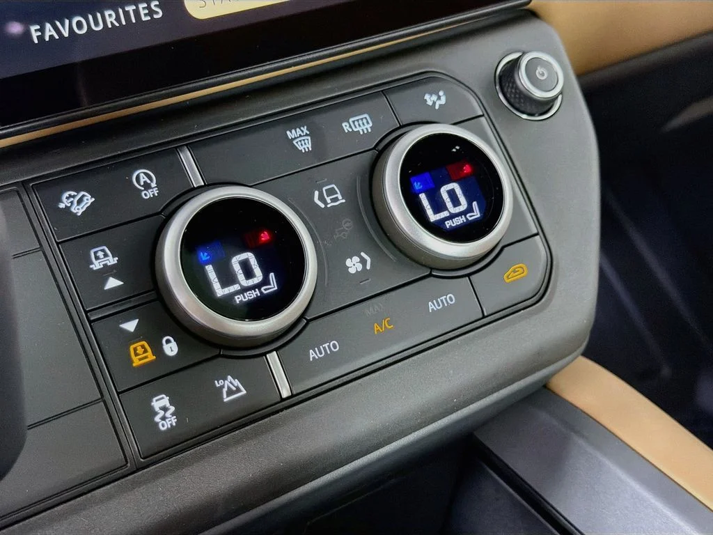 New 2026 Fuji White Land Rover X-Dynamic SE image 16