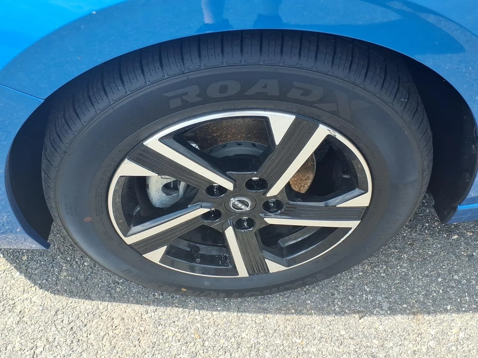 Used 2025 Electric Blue Metallic Nissan SV image 10