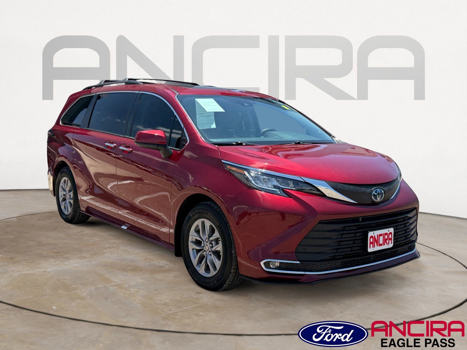 2022 Toyota Sienna XLE 7-Passenger Hybrid FWD's photo