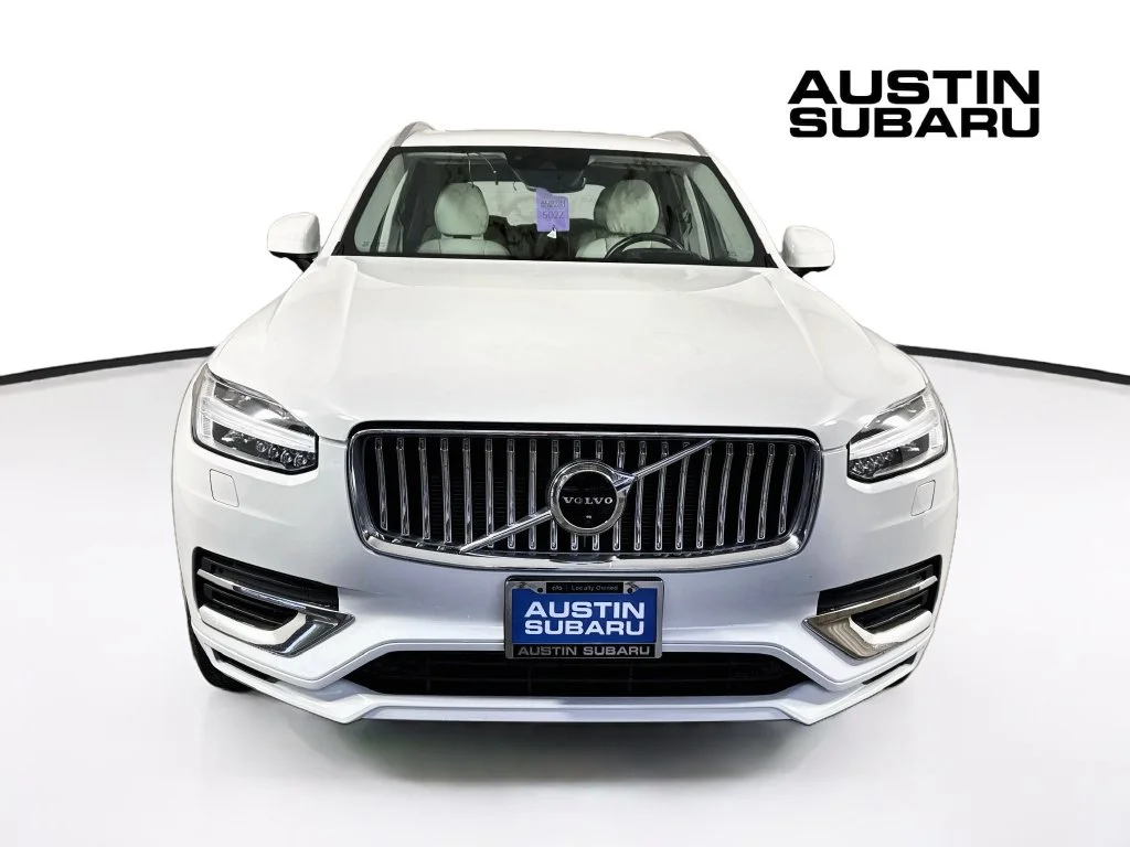Used 2022 White Volvo T8 Inscription 6 Passenger image 2