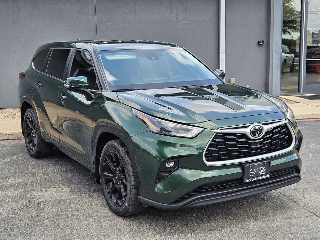 Used 2024  Toyota LE image 3