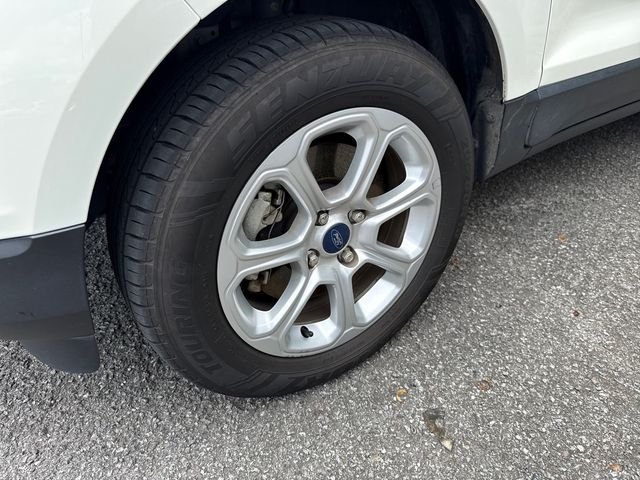 Used 2022 White Ford SE image 9