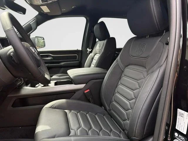 New 2026 Diamond Black Crystal Pearl-Coat Exterior Paint RAM BIG HORN image 20