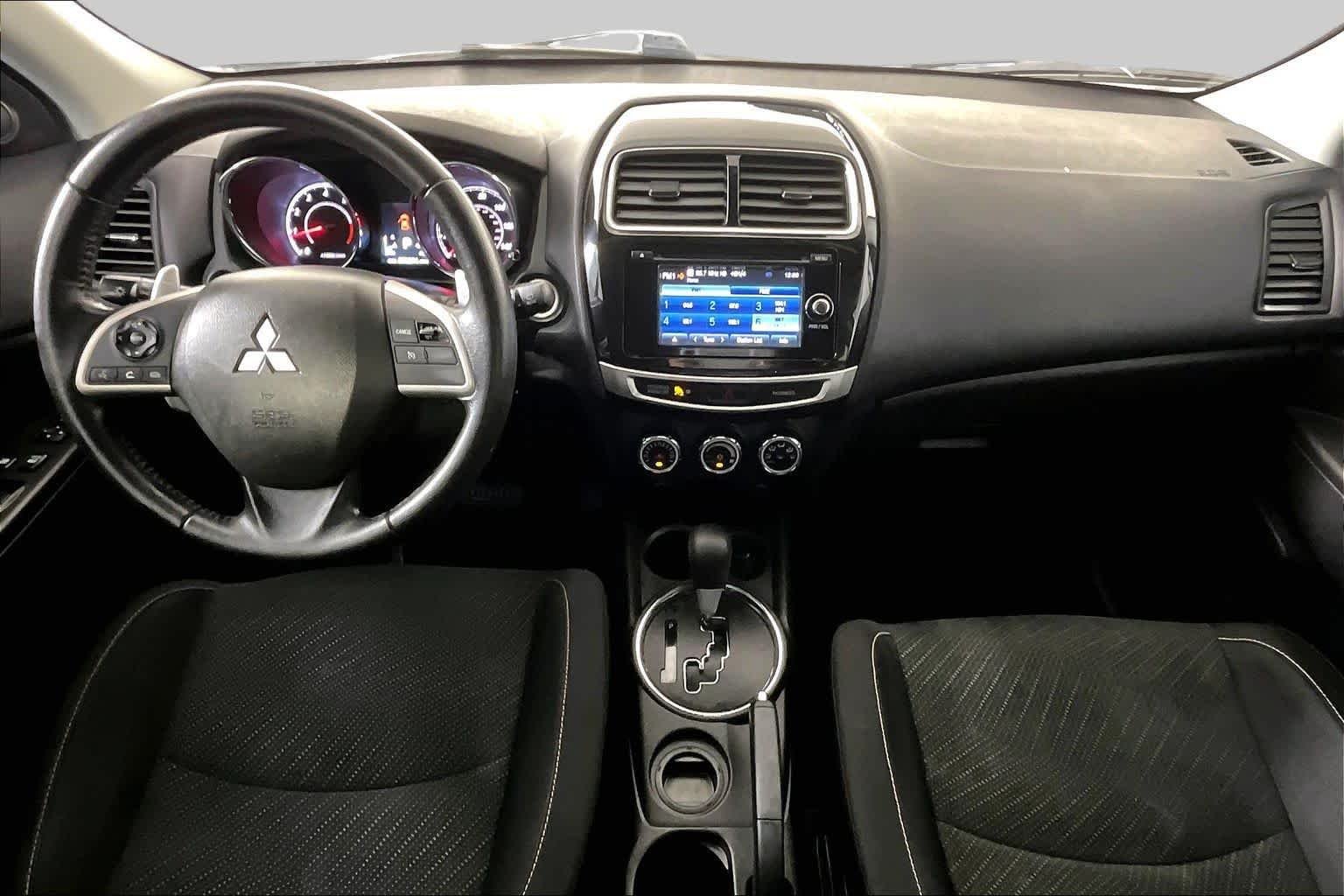 Used 2015 White Pearl Mitsubishi SE image 14