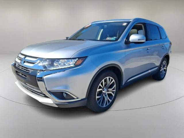 Used 2017 Silver Mitsubishi SEL image 3