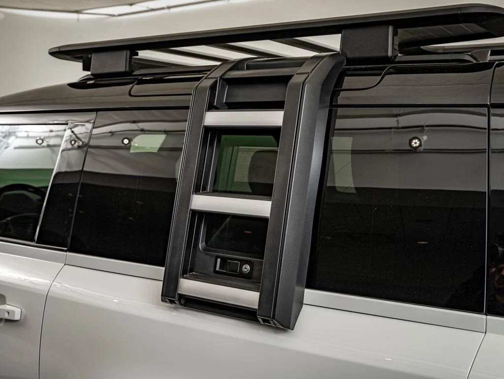 2023 Land Rover Defender X-Dynamic SE - Photo 15