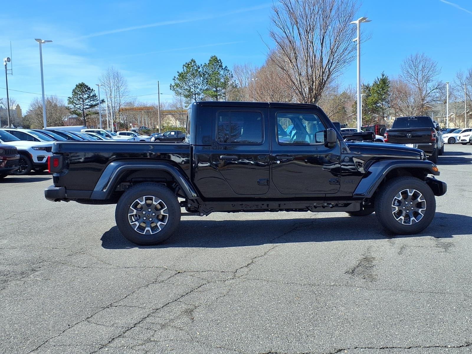 New 2026 Black Clear-Coat Exterior Paint Jeep Sahara image 9