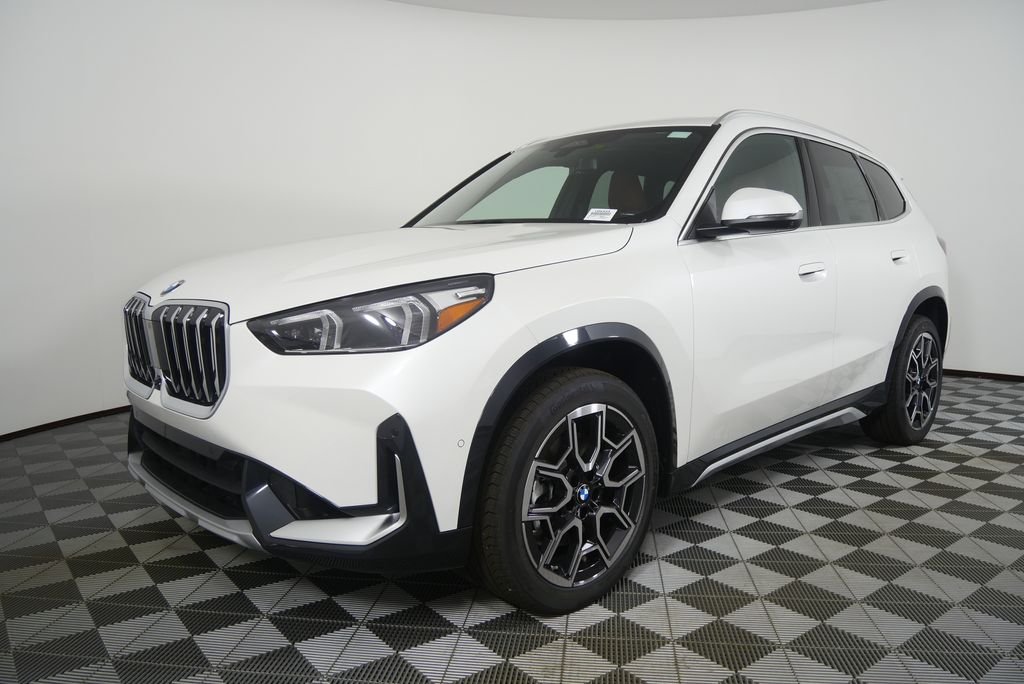 New 2026 Mineral White Metallic BMW xDrive28i image 7