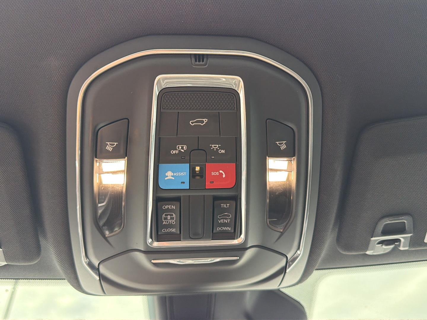 Used 2023 Bright White Clearcoat Jeep Altitude X image 20