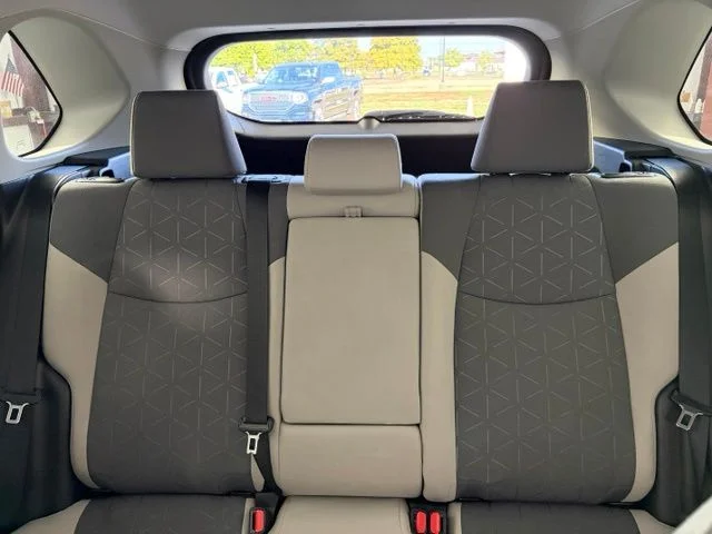 Used 2022  Toyota XLE image 37