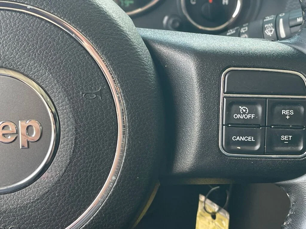Certified Used 2018 Bright White Jeep Rubicon image 16