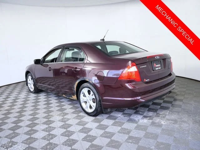 Used 2012 Red Ford SE image 6