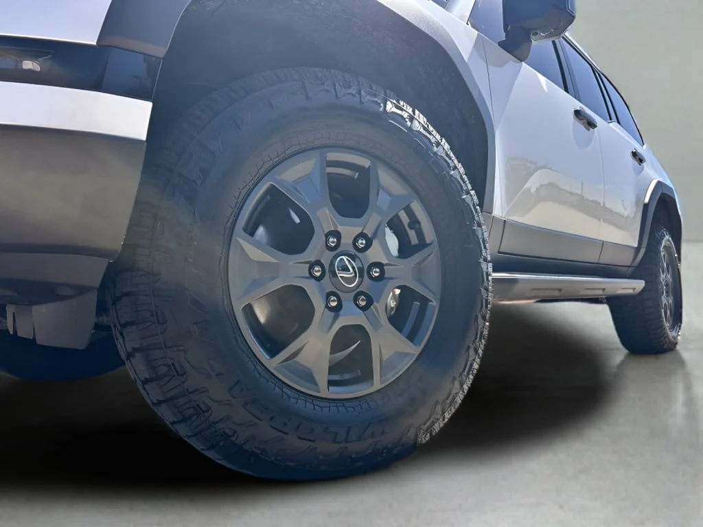 Used 2025 White Pearl Lexus 550 Overtrail image 25