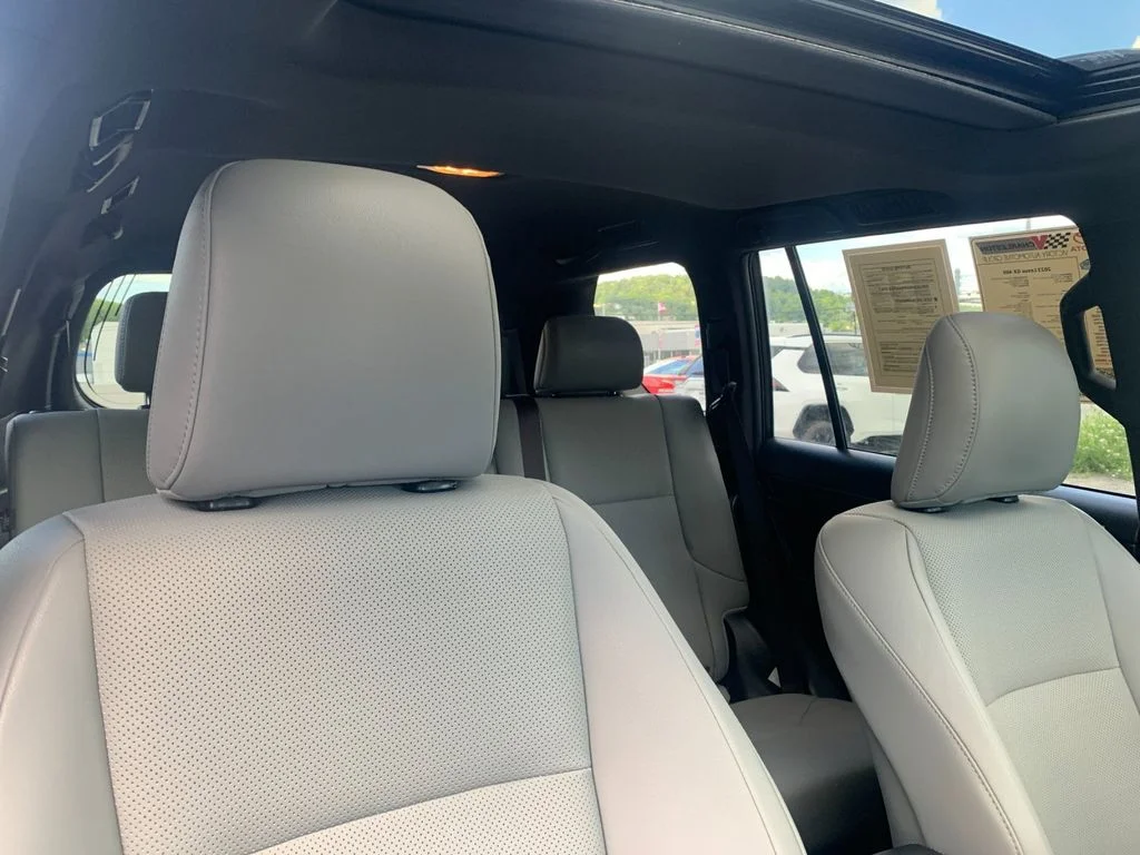 Used 2023 Black Lexus 460 image 20