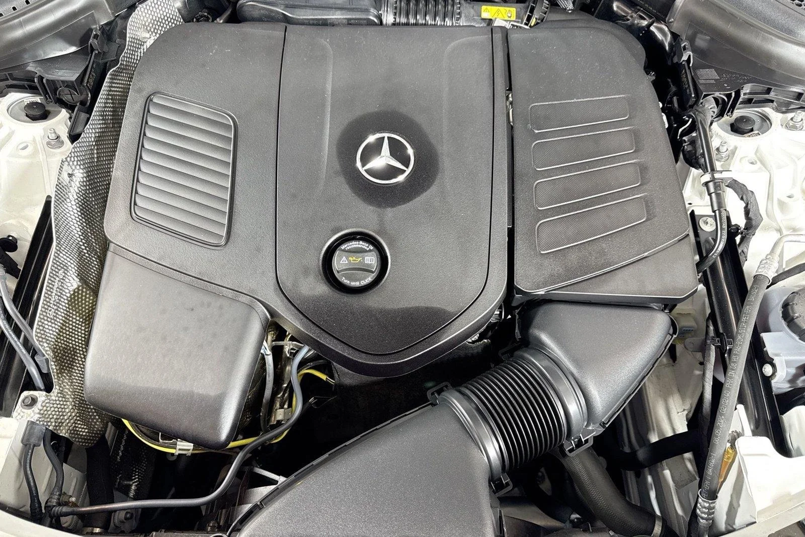 Used 2025 Polar White Mercedes-Benz GLC 300 image 28