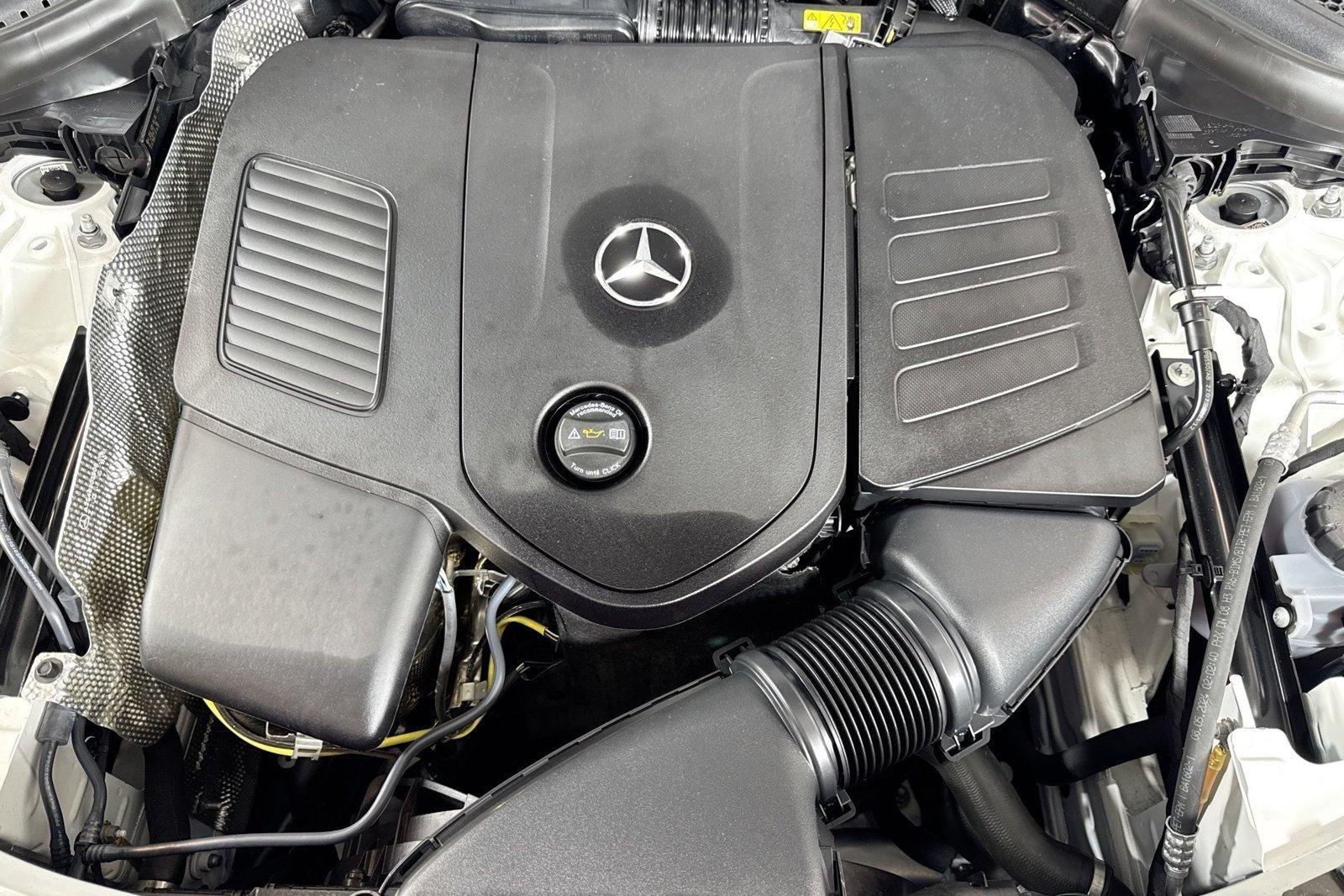 Used 2025 Polar White Mercedes-Benz GLC 300 image 28