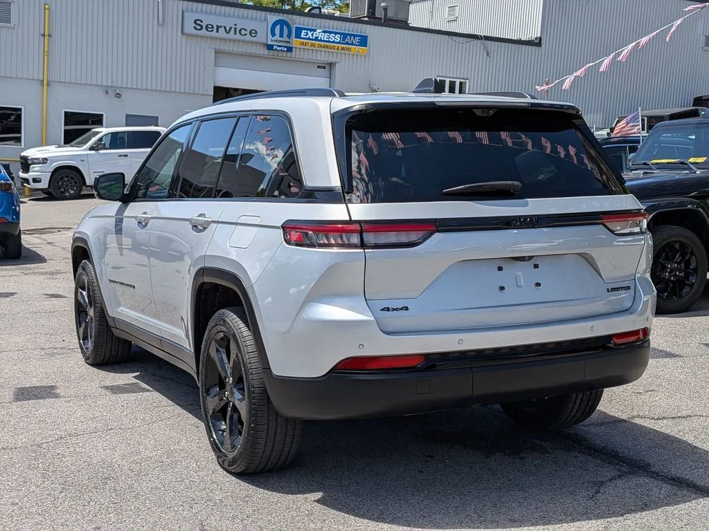 Used 2023 Silver Jeep Limited image 10