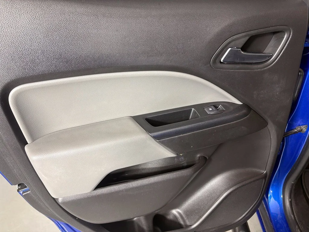 Used 2018 KINETIC BLUE METALLIC Chevrolet 2WD LT image 36