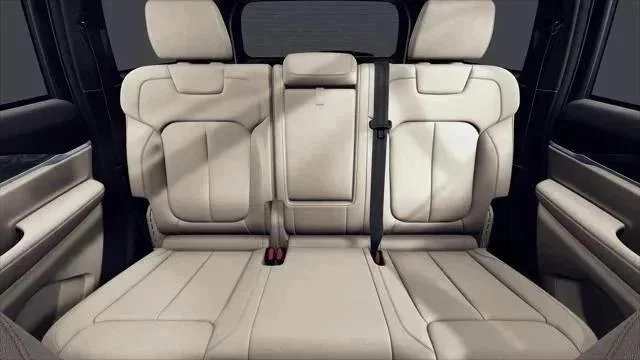 New 2026 Bright White Clear-Coat Exterior Paint Jeep Limited image 15