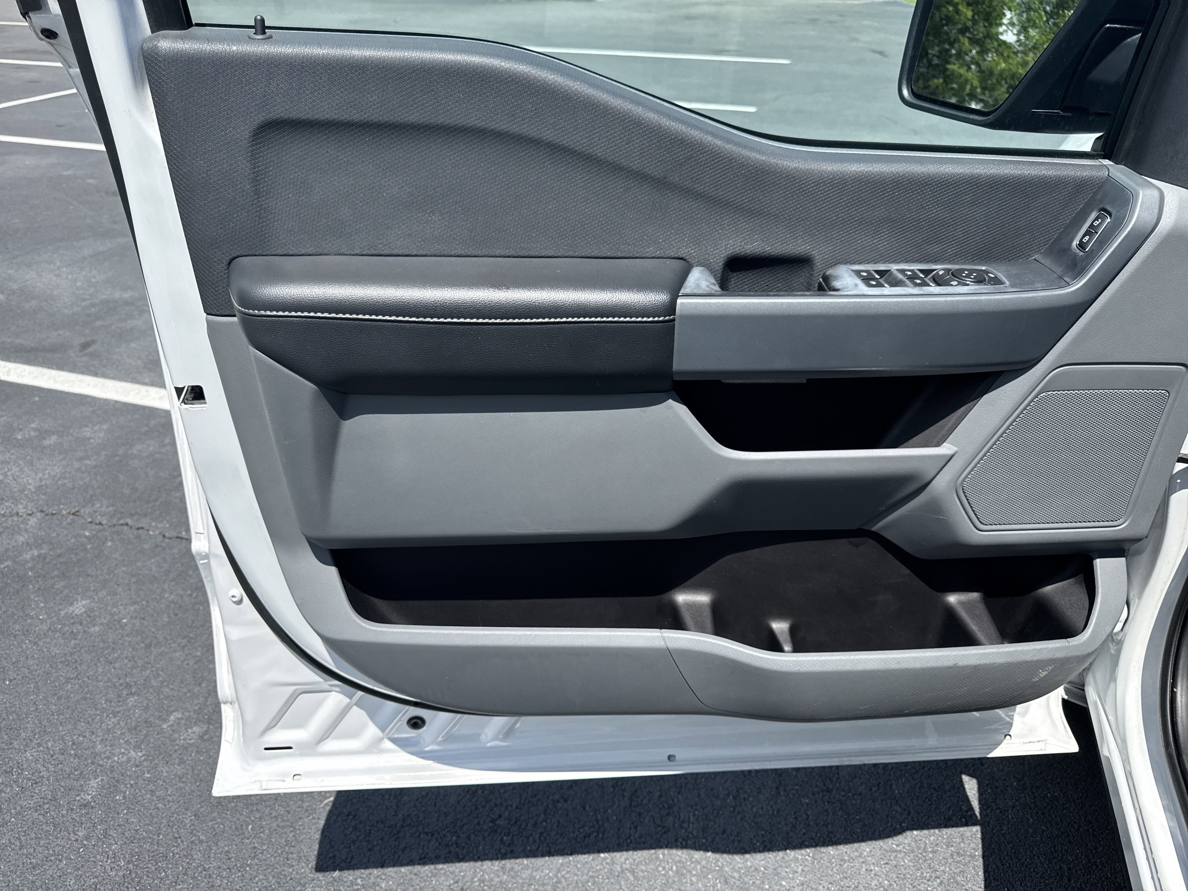 Used 2023 Oxford White Ford XLT image 22
