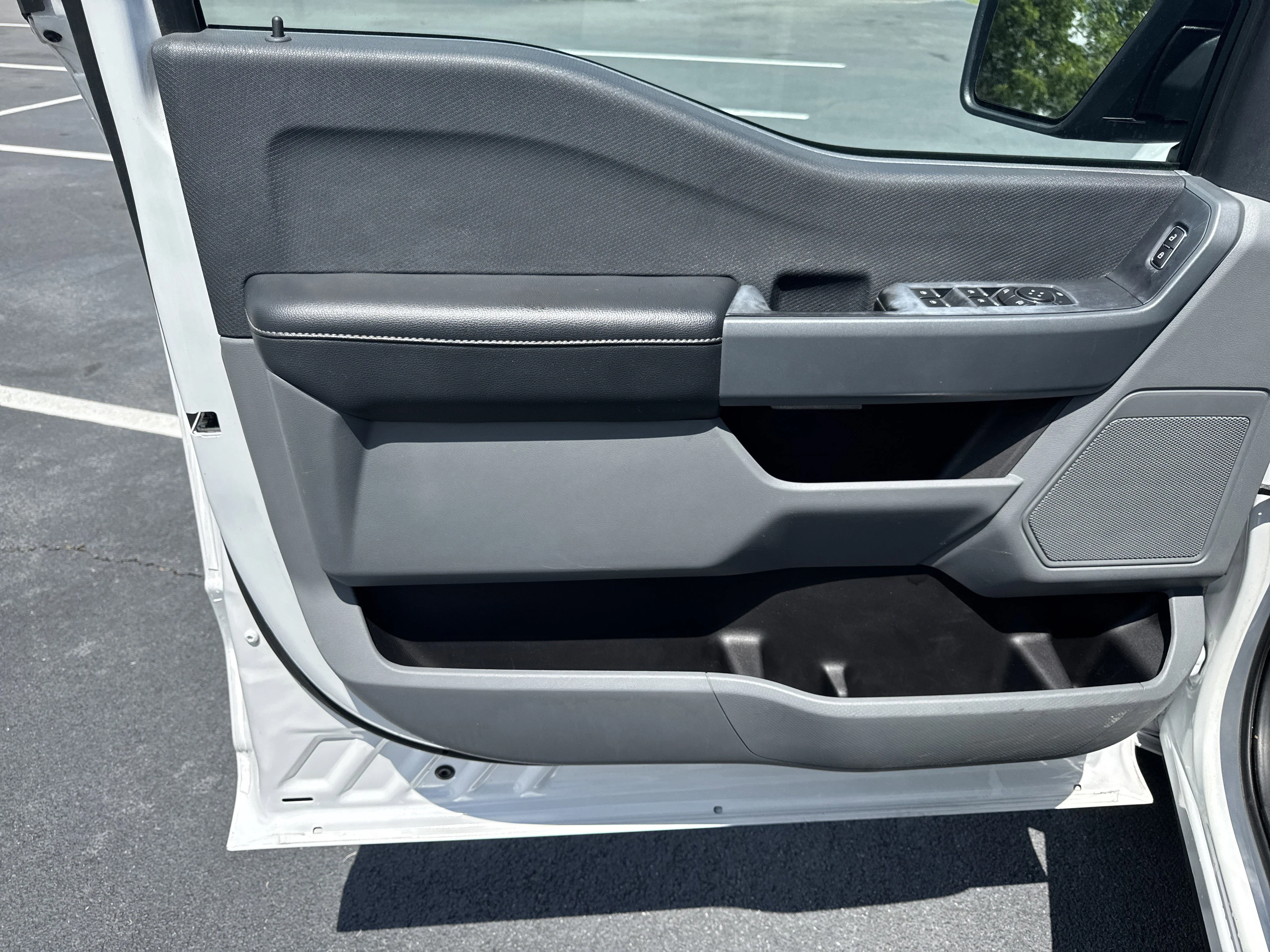 Used 2023 Oxford White Ford XLT image 22