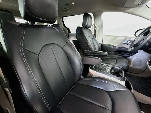 Used 2024 Black Chrysler Touring L image 27