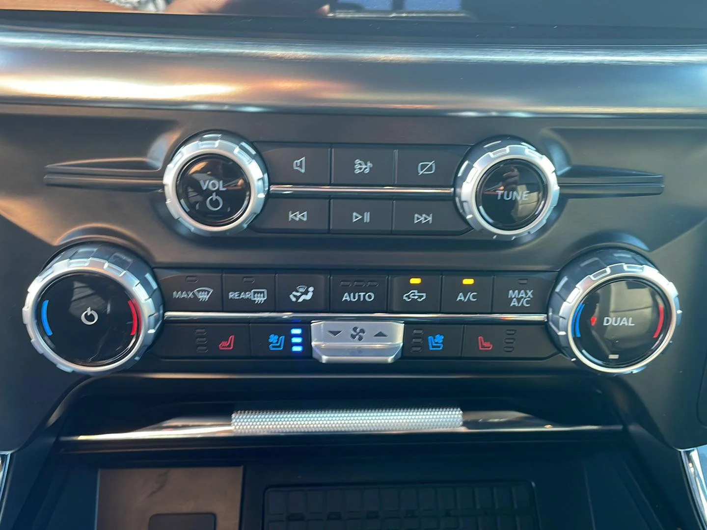 Used 2023 Carbonized Gray Ford LARIAT image 26