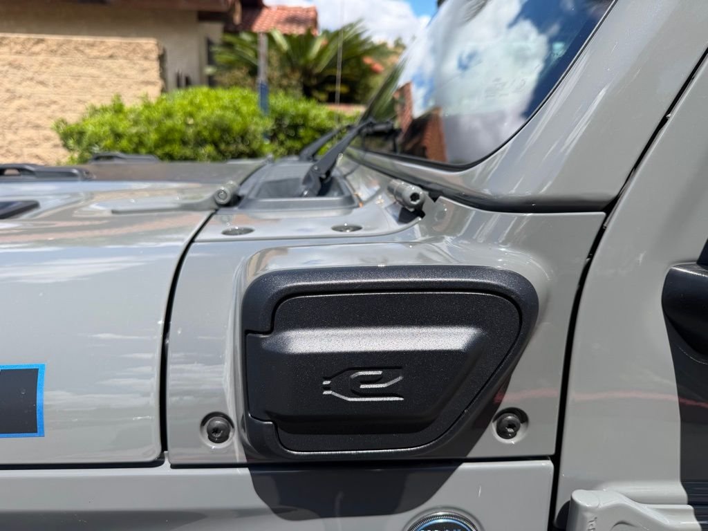 Used 2023 Gray Jeep Rubicon 4xe image 7