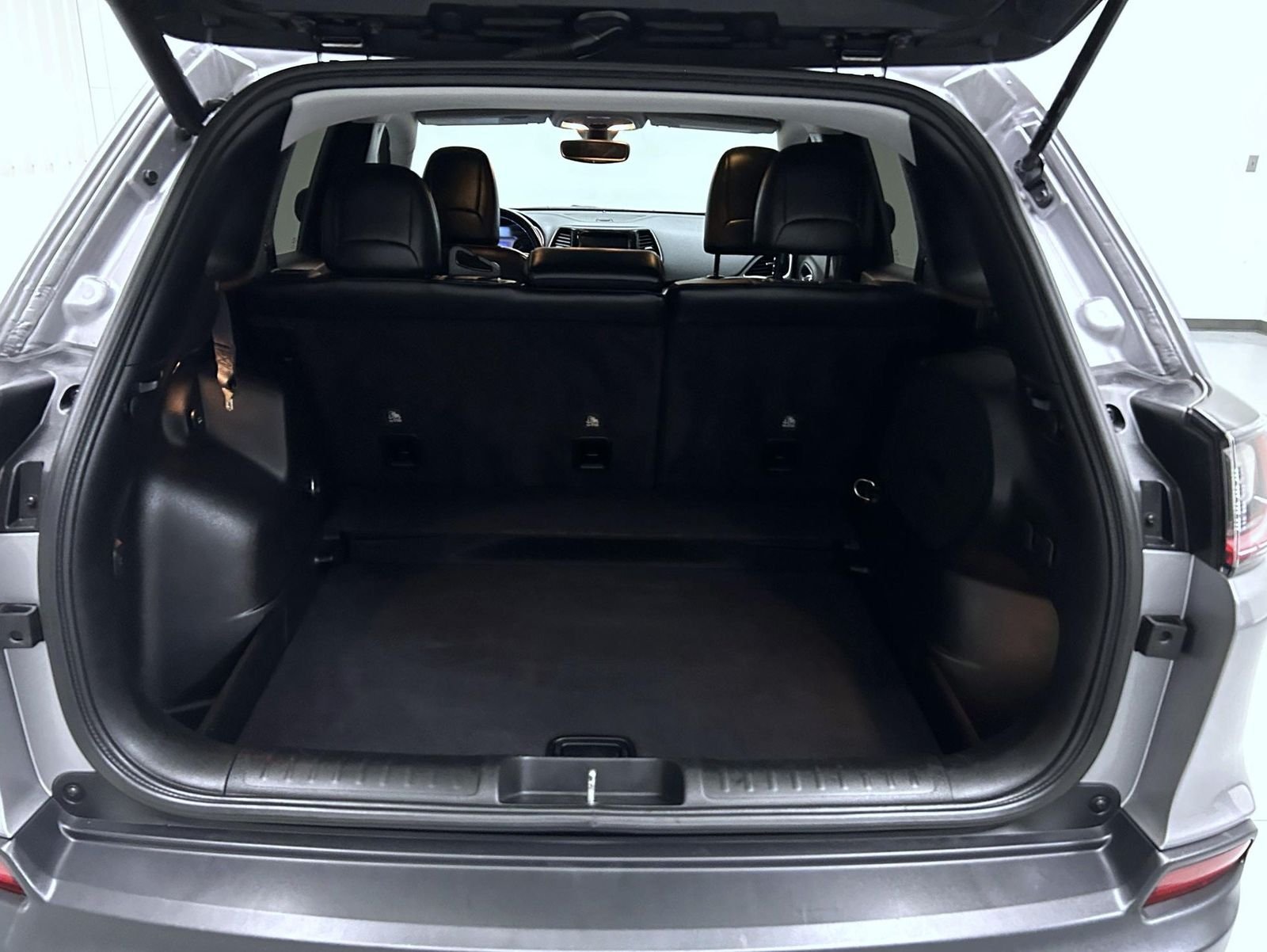 Used 2020 Silver Jeep Limited image 21