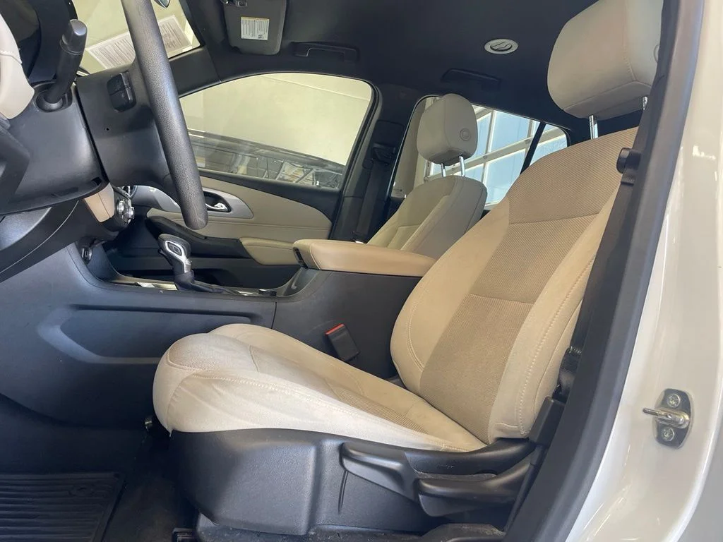 Used 2022 White Chevrolet LS image 10