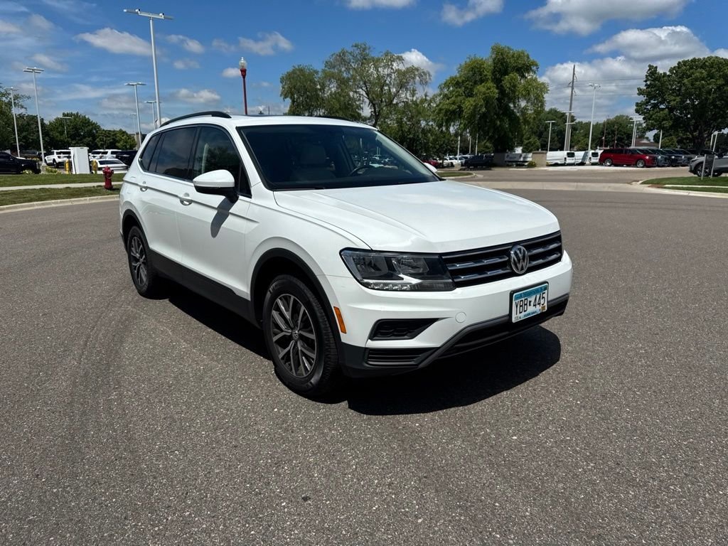 Used 2019 White Volkswagen 2.0T SE image 1