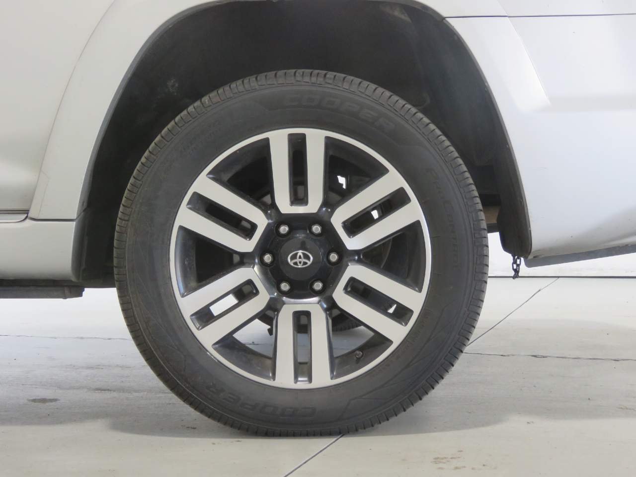 Used 2015 Classic Silver Metallic Toyota Limited image 9