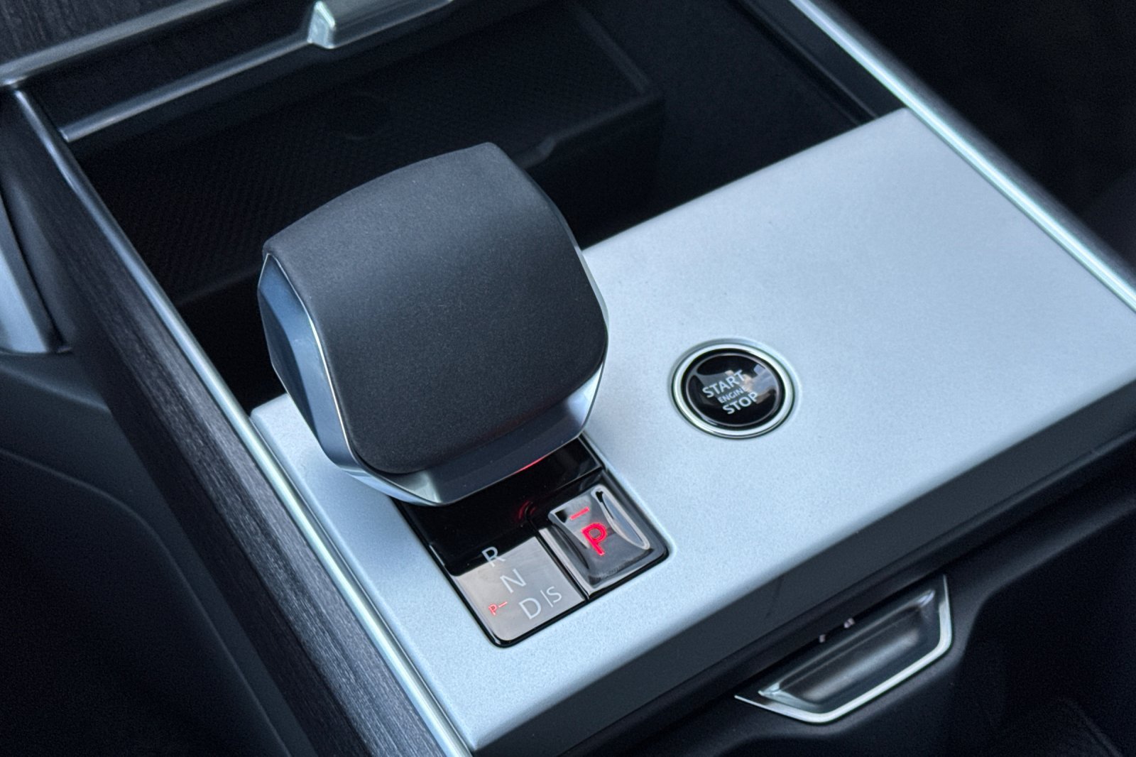New 2026 Fuji White Land Rover SE image 25