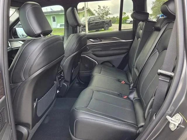 New 2026 Baltic Gray Metallic Clear-Coat Exterior Paint Jeep Limited image 38