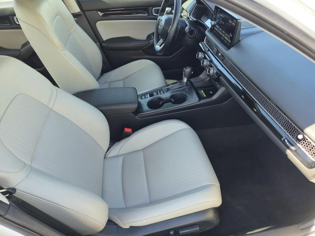 Used 2024 White Honda Touring image 20